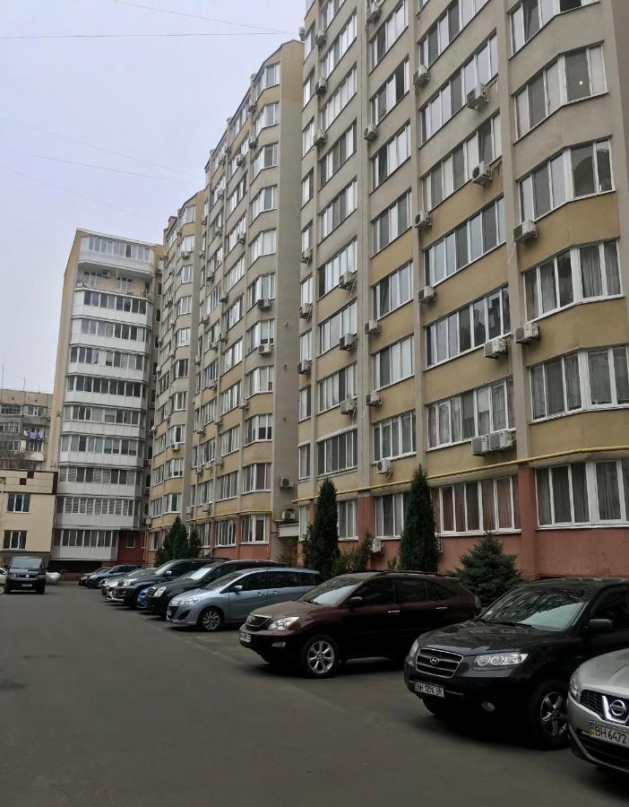 Apartments & Vernissage On Kostandi Street Oldenburg Bagian luar foto